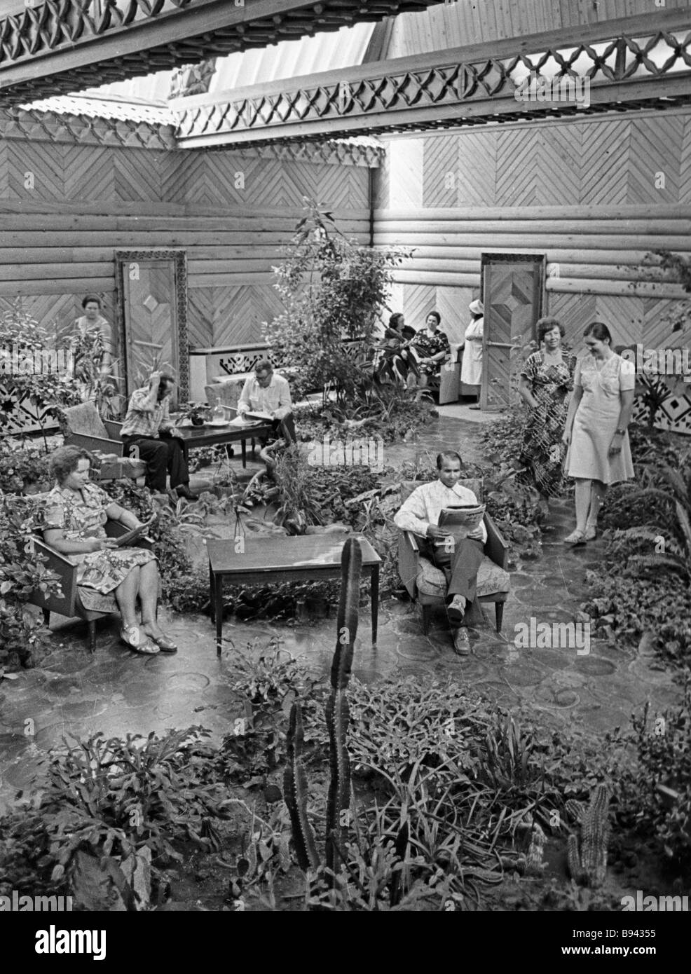 Lukomorye Sanitarium Guests Sitting In A Winter Garden Stock Photo Alamy