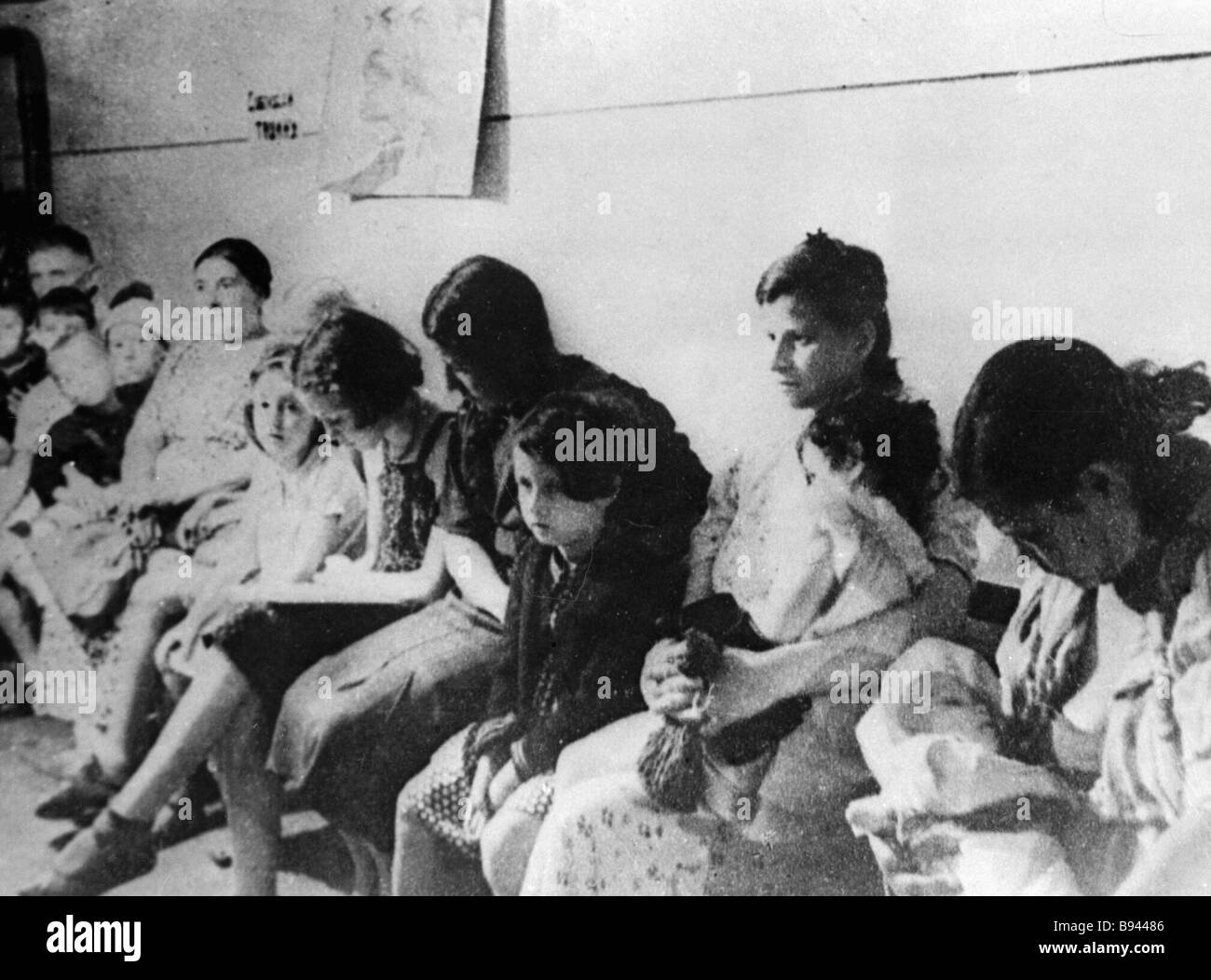 Какой музей во время блокады стал бомбоубежищем. Какой музей во время блокады стал бомбоубежищем. Дети в бомбоубежище ленинград. Какой музей во время блокады стал бомбоубежищем. Бомбоубежище ленинград 1941.