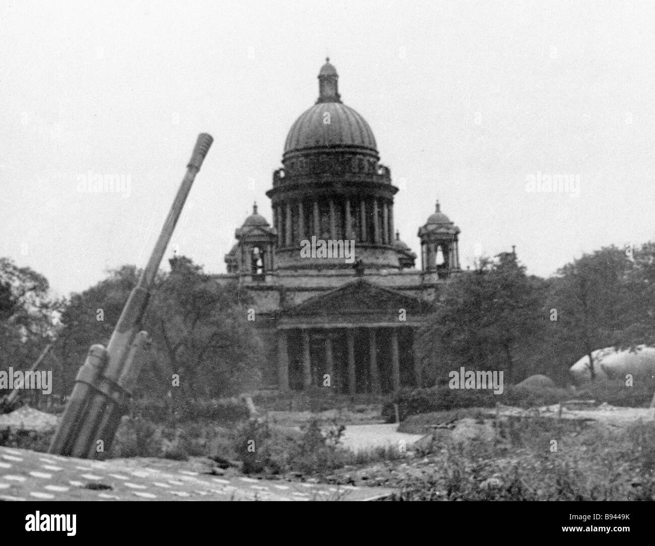 seng Byen hældning An AAA battery near Leningrad s St Isaak Cathedral during the war blockade  Stock Photo - Alamy