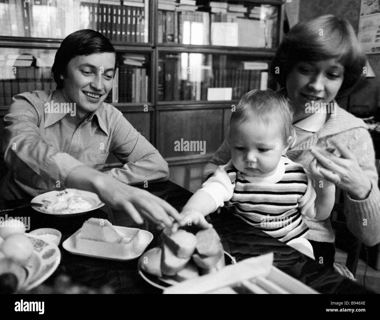 World chess champion Anatoly Karpov left with his wife Irina right and son  Anatoly center at home Stock Photo - Alamy