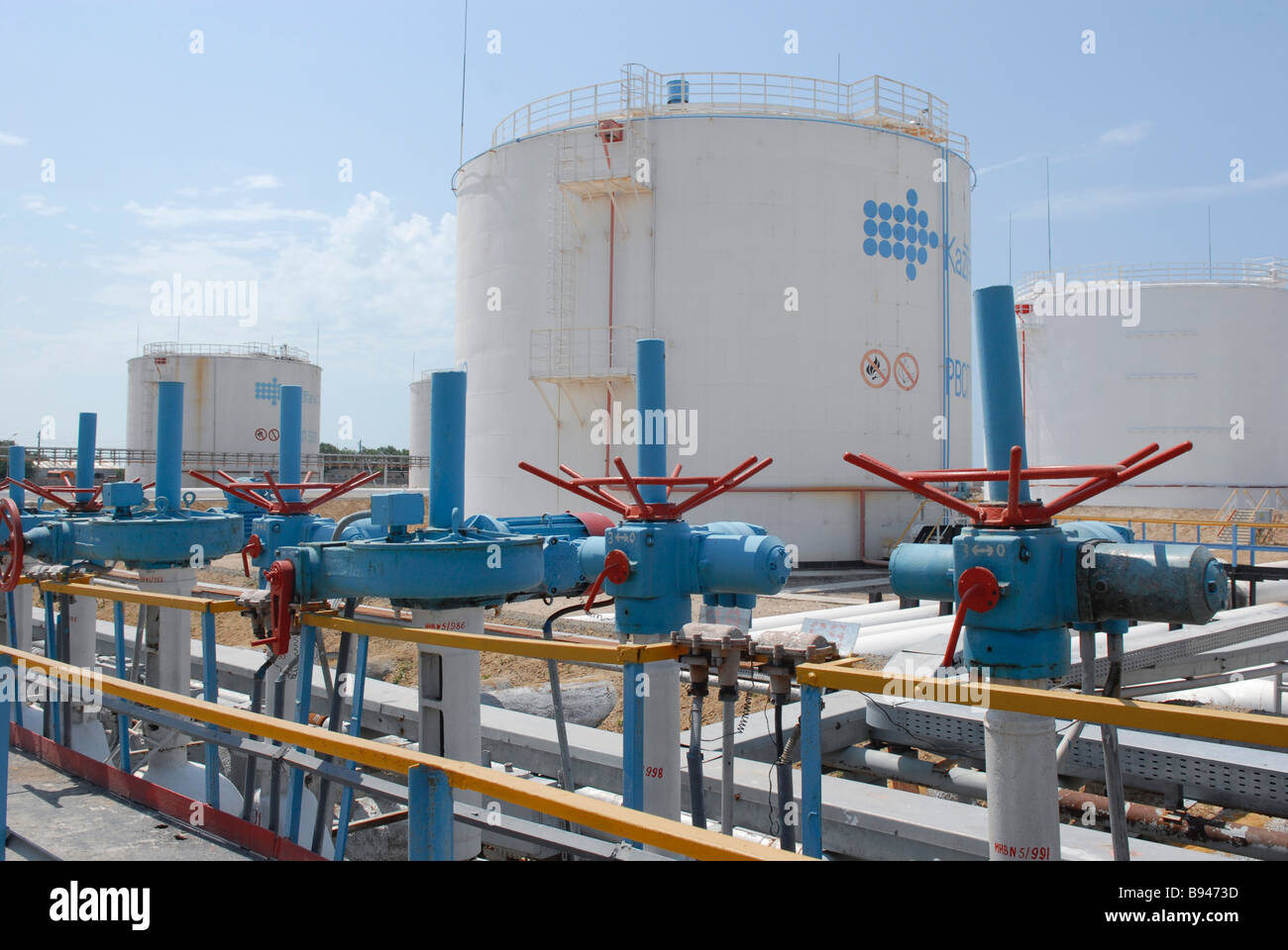 Aktau oil pumping station Stock Photo Alamy