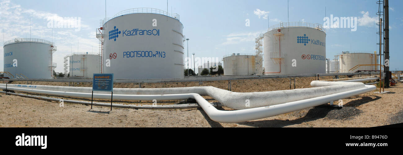 Aktau oil pumping station Stock Photo Alamy
