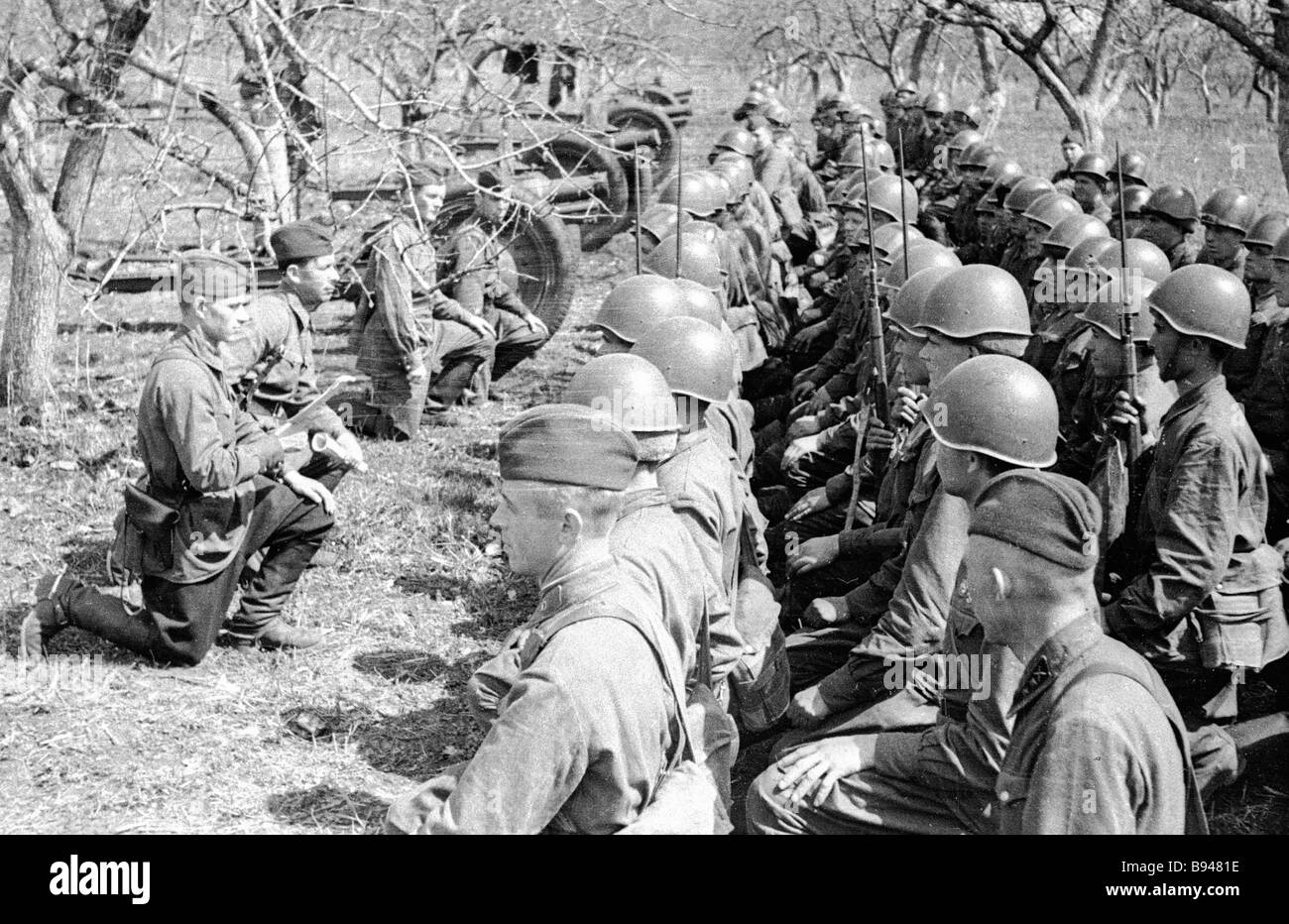 скатка шинели ркка 1941. солдаты ркка 1945. ркка в великой отечественной войне 1941-1945. вов советские военнопленные 1941. штрафные стрелки.