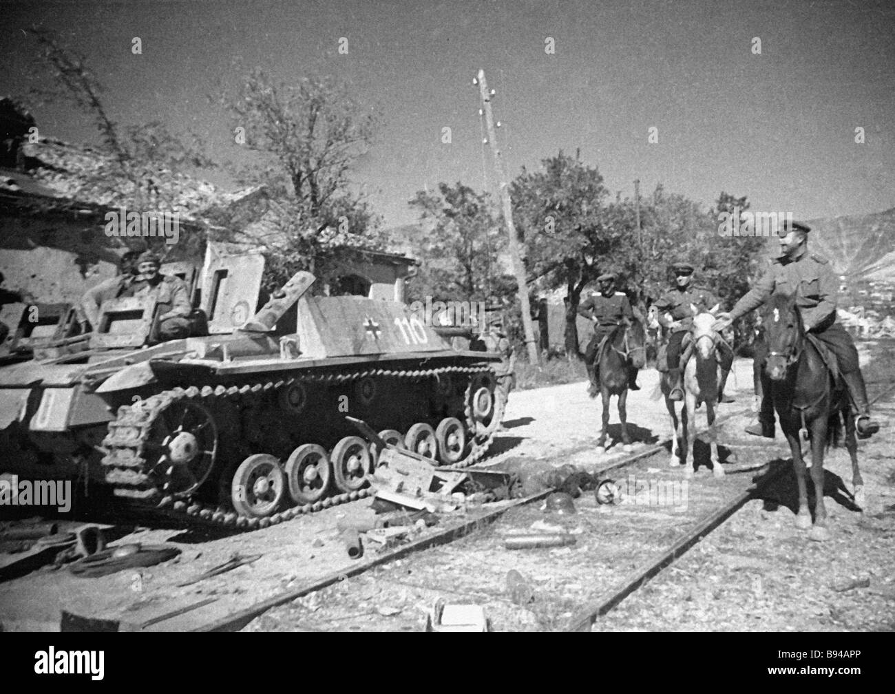 Soviet officers examining German tanks left by Nazi troops retreating ...