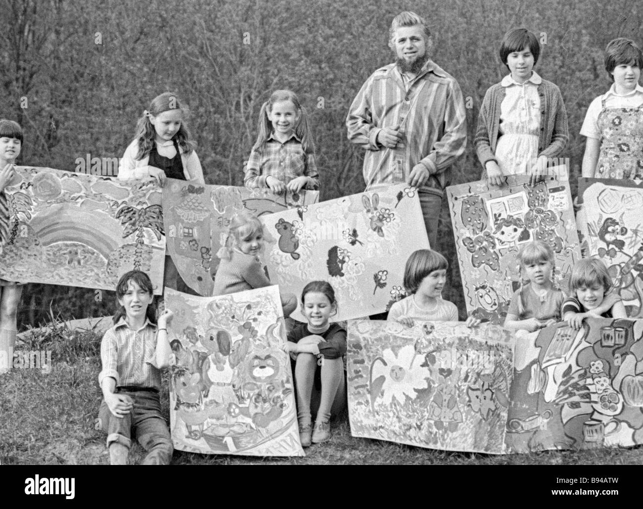 Young artists from the House of Pioneers with their instructor center