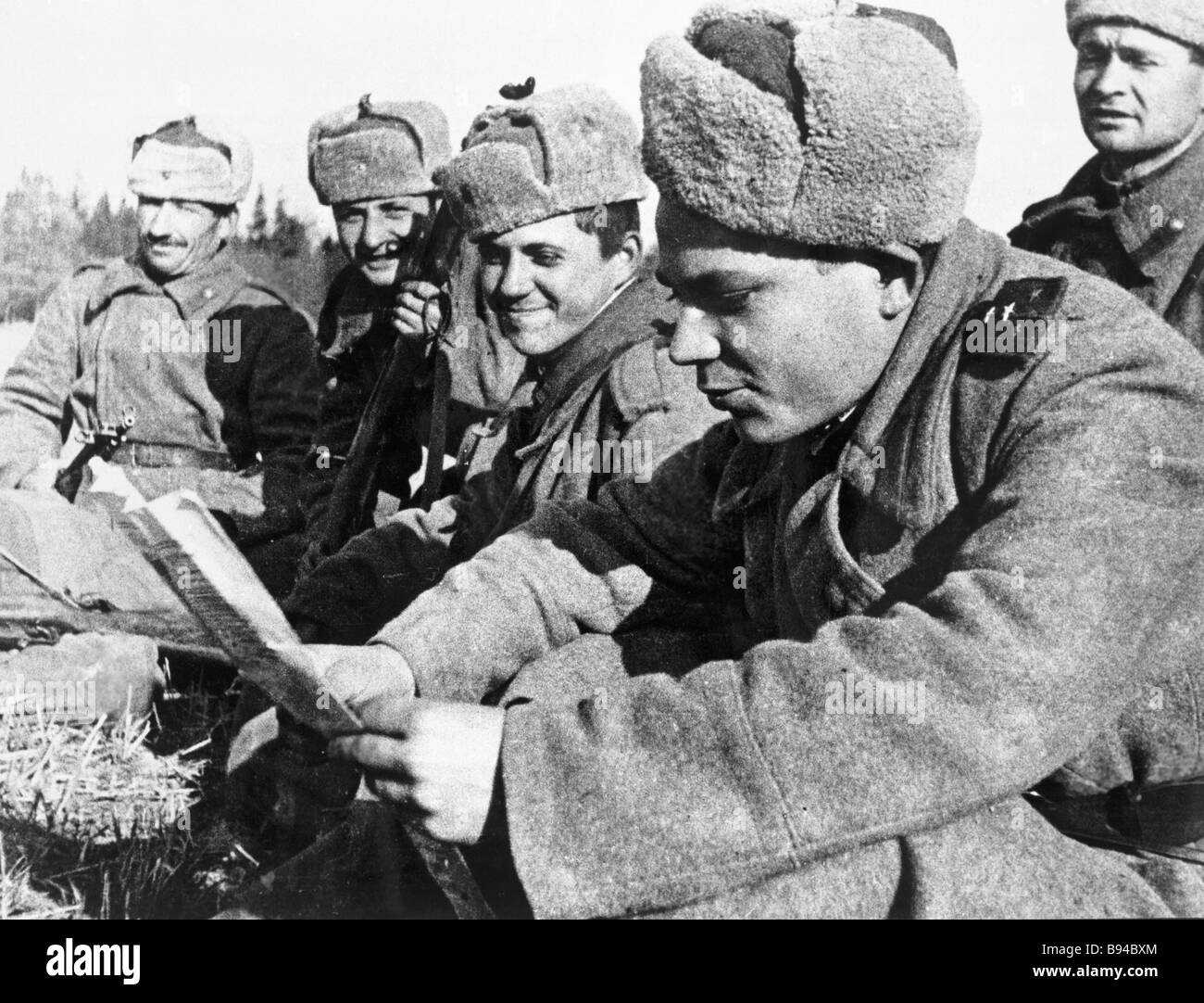 Видео солдату на фронт. Военные годы. Поэзия на фронте. Солдат Великой Отечественной. Солдаты на фронте ВОВ.