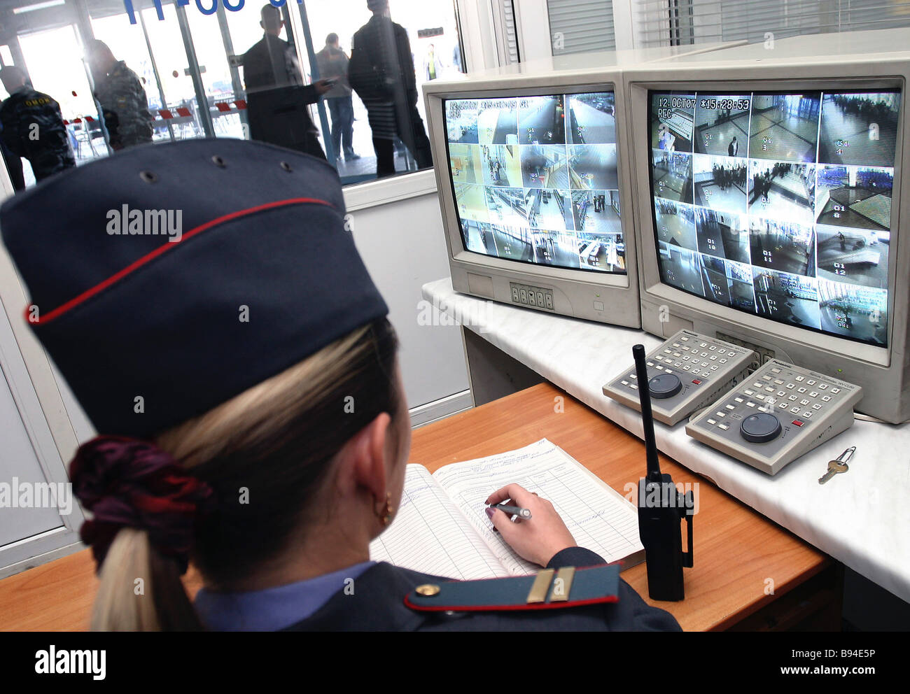 Видеонаблюдения полиция. Объект под охраной табличка. Видеонаблюдения полиция. Видеонаблюдения полиция. Видеокамера в полиции.