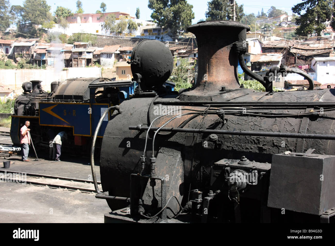 Steam powered narrow gauge locomotive at Connor (Coonoor) Station, India Stock Photo