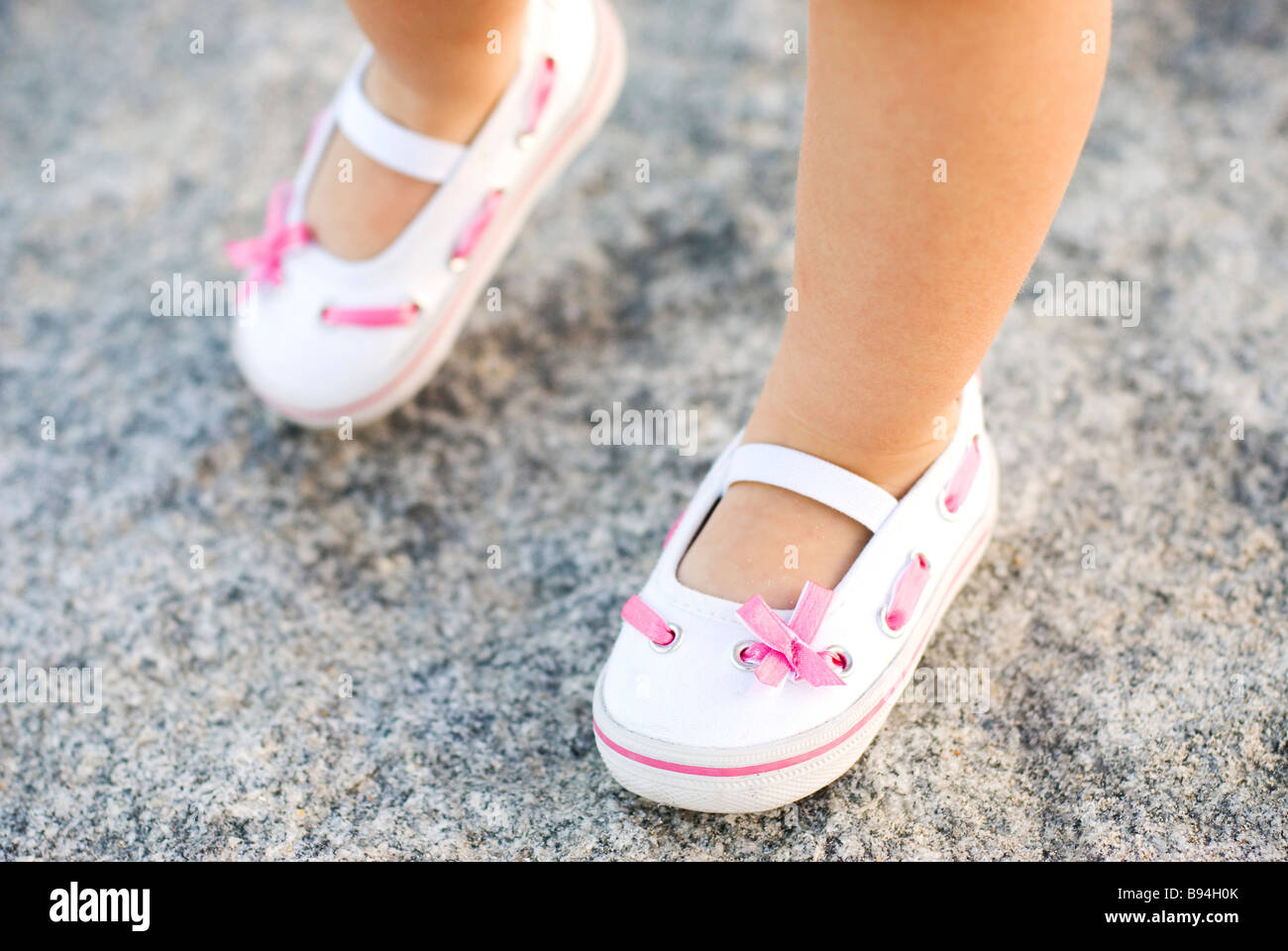 Little girls feet hires stock photography and images Alamy