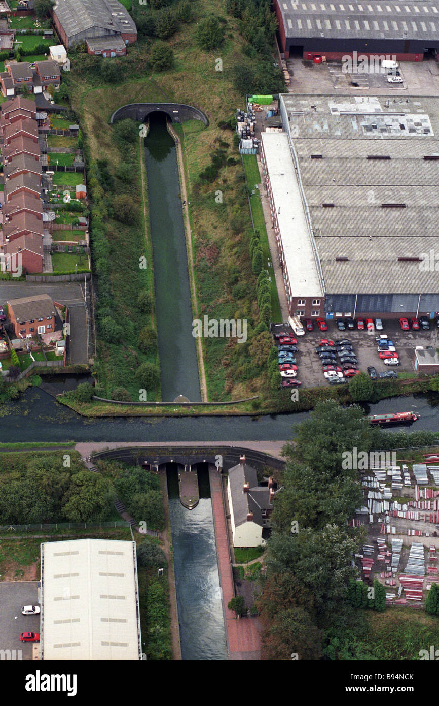 The north entrance to Netherton Tunnel and the Tividale Aqueduct carrying the Old Main Line canal Stock Photo