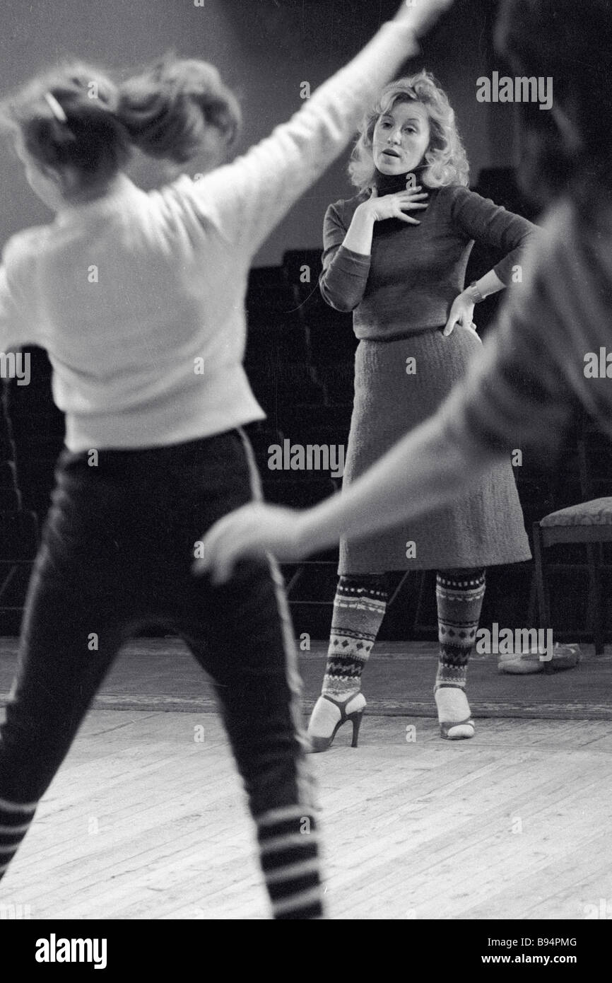 Choreographer Lyudmila Garashchenko rehearsing with the amateur dance ...