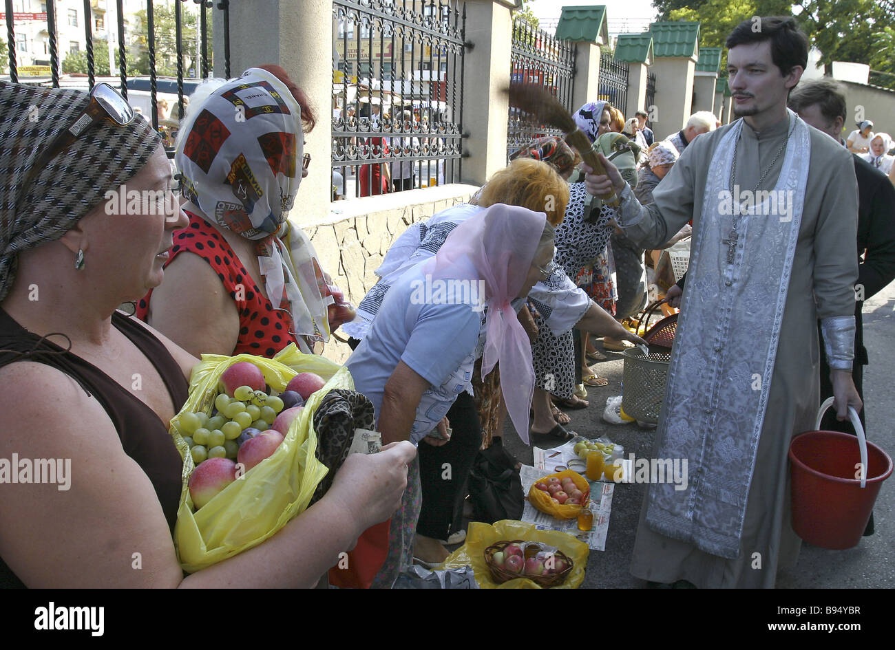 Blessing apples on the Transfiguration of the Savior in Rostov on Don