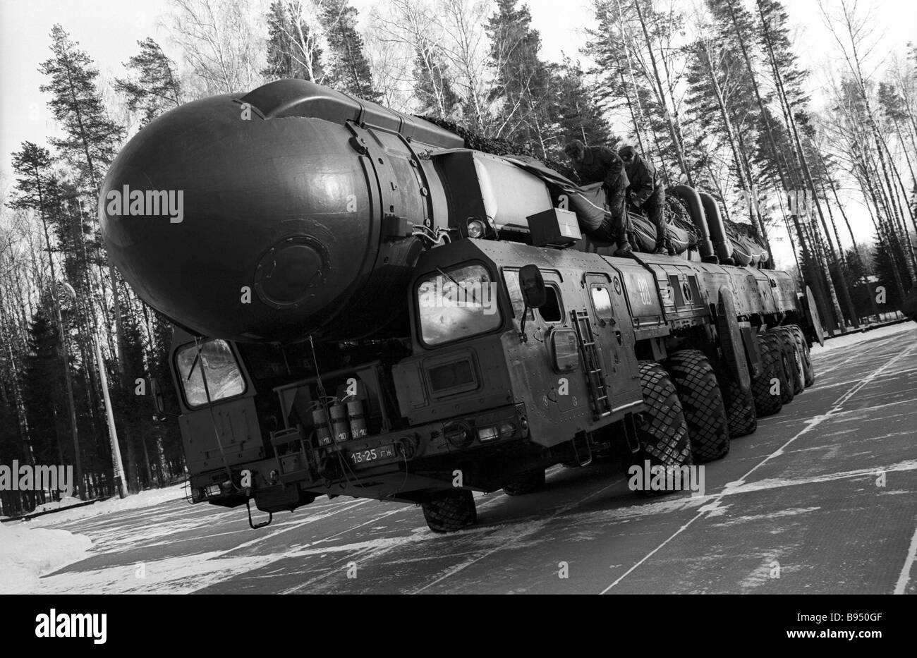 Дальность полета тополь м. Радиус поражения ядерной ракеты тополь м. Ярс баллистическая ракета радиус поражения. Дальность полета тополь м. Рс-24 ярс радиус поражения.