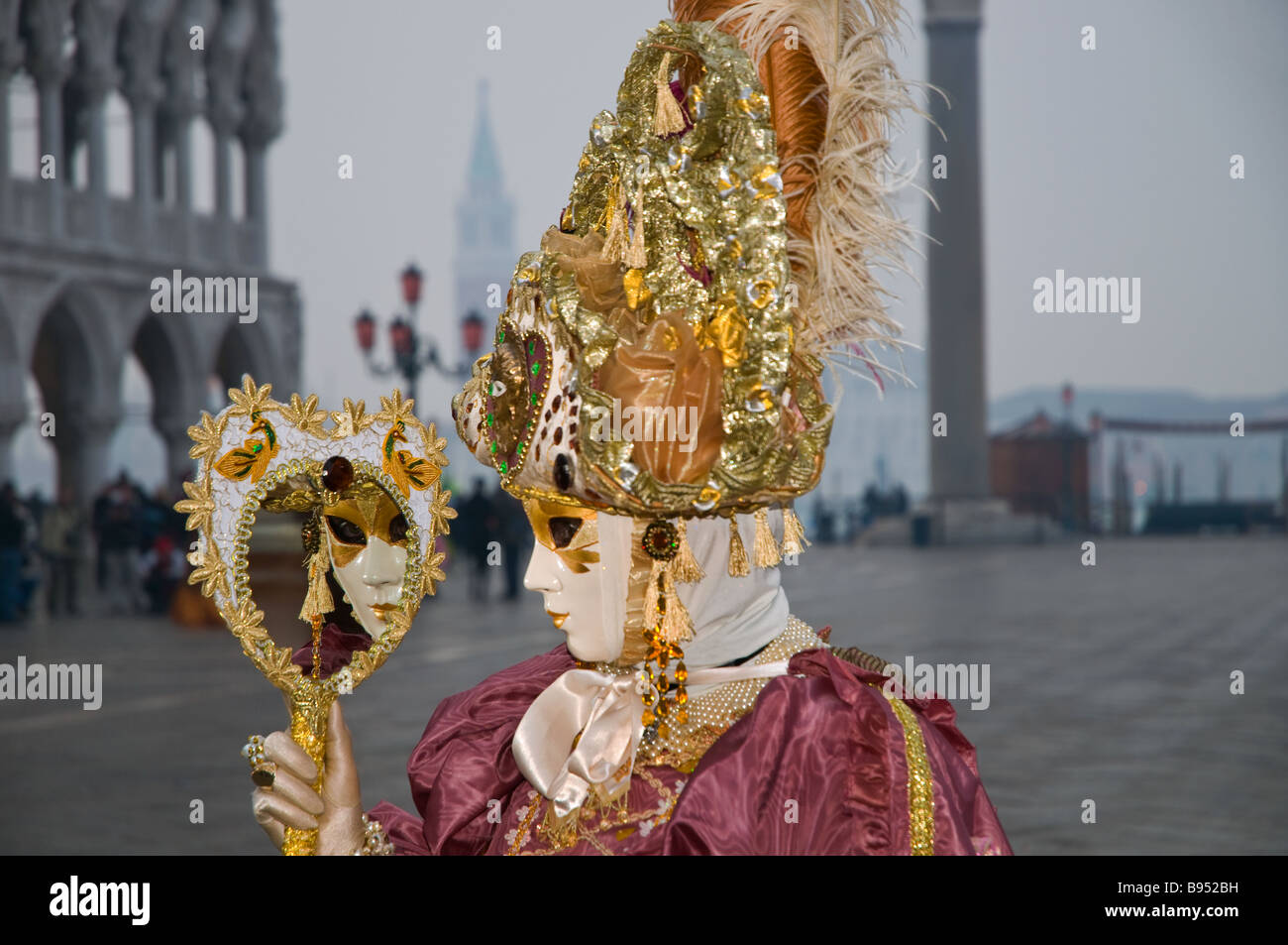 Venice carnival mirror image hi-res stock photography and images - Alamy