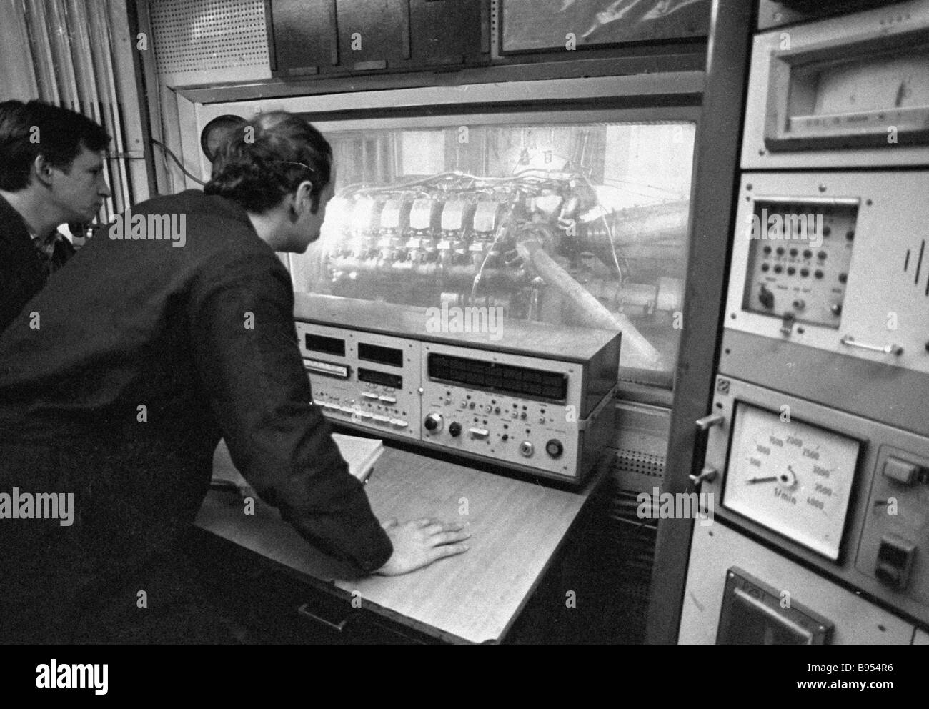 Employees of the Yaroslavl engine building plant on an engine testing