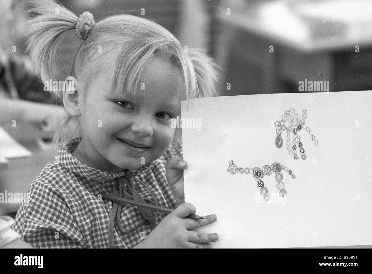 A young art studio artist demonstrating her drawing Stock Photo - Alamy