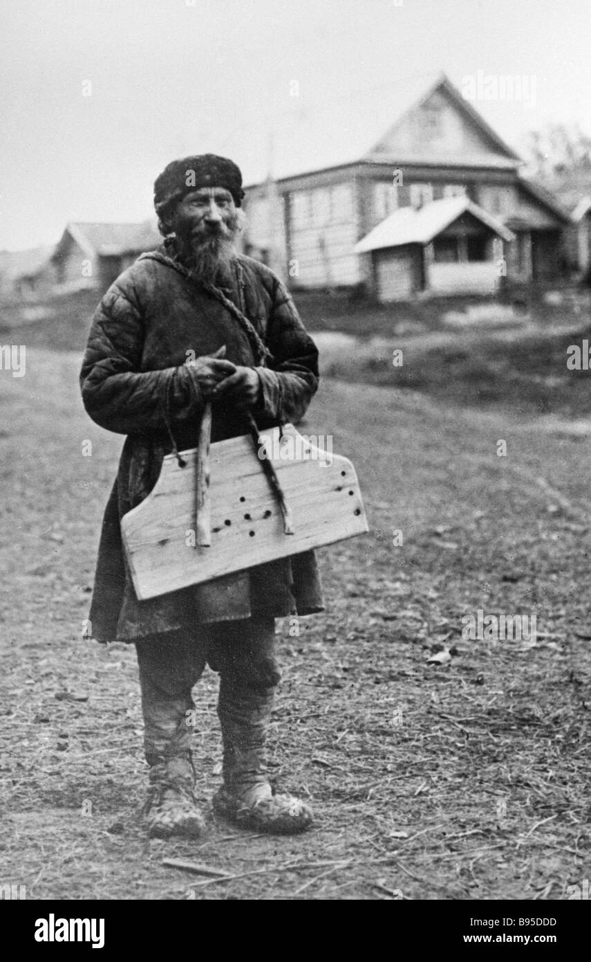 A poor peasant doing seasonal work Stock Photo Alamy