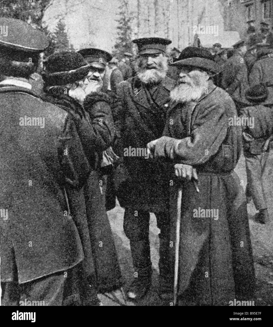 Обсуждение революции. Великая октябрьская революция 1917. Октябрьская революция 1917 года. Обсуждение революции. Врк это октябрьская революция 1917.