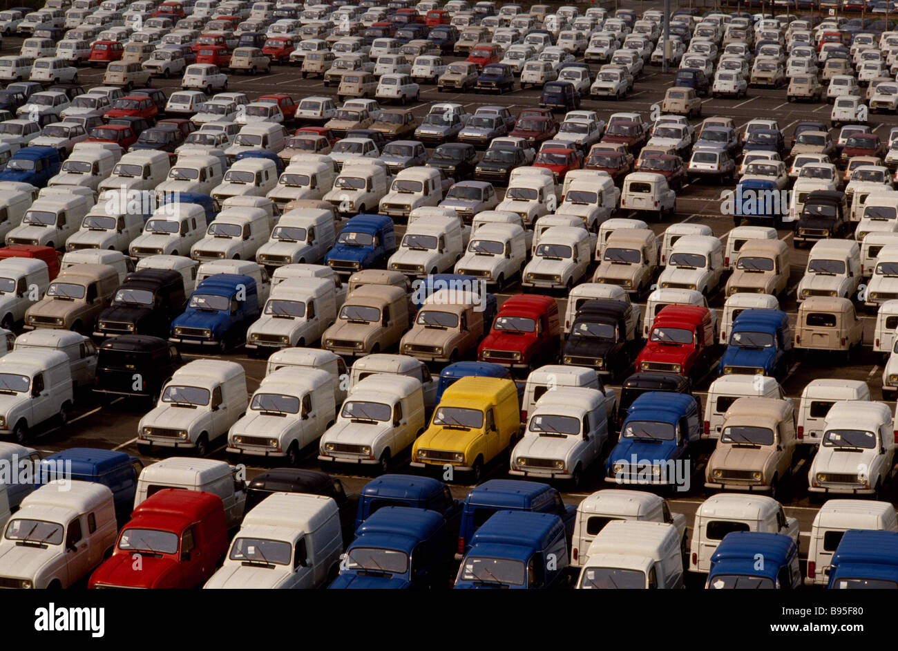 FRANCE Ile de France Paris Gennevilliers Renault Vans in stockyard waiting  for export shipping Stock Photo - Alamy