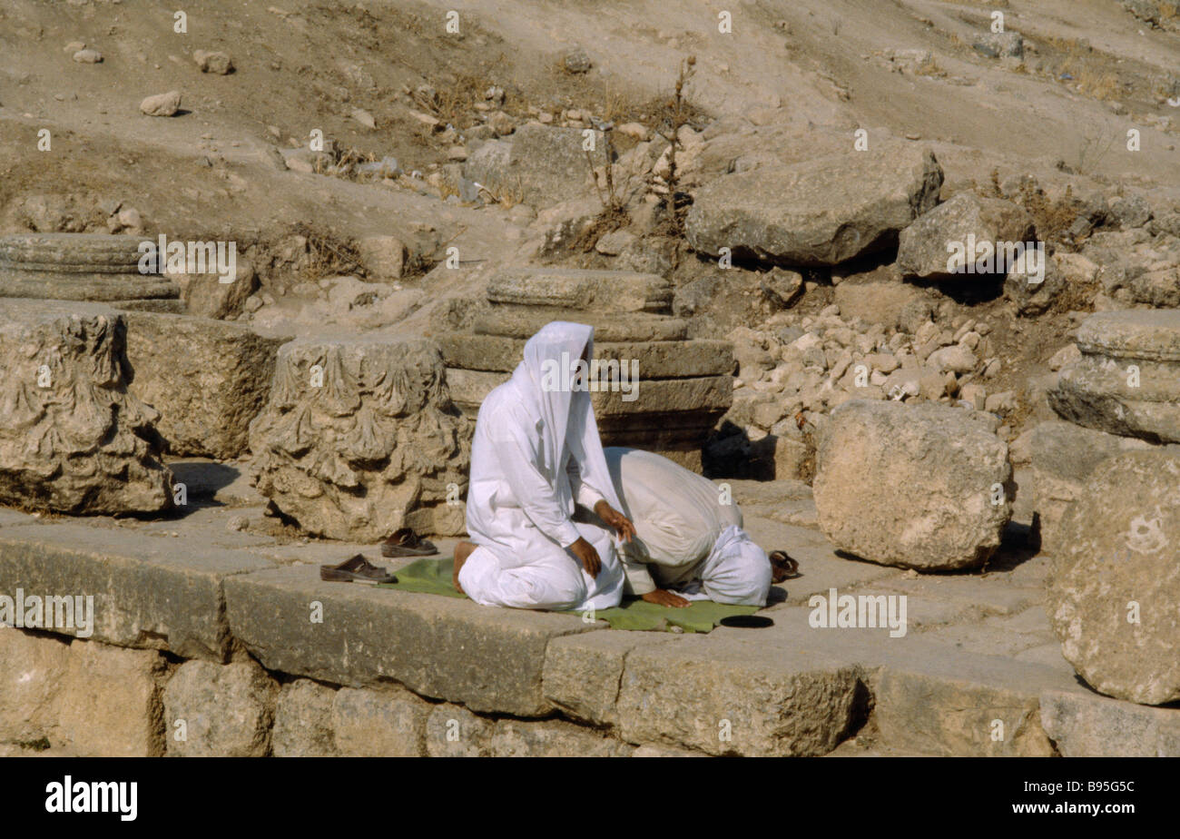 Kneeling towards mecca hires stock photography and images Alamy