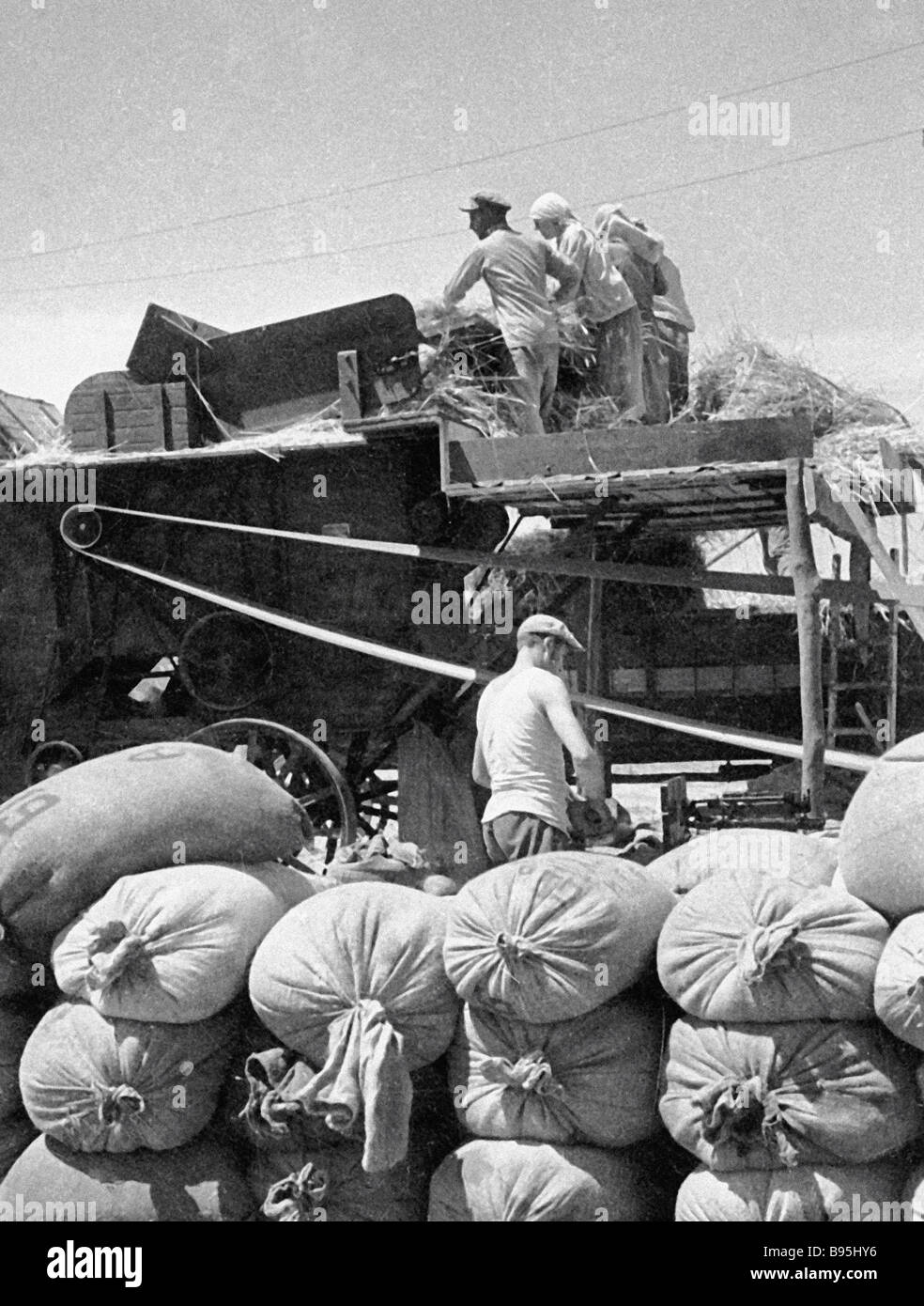 Threshing Black and White Stock Photos & Images - Alamy