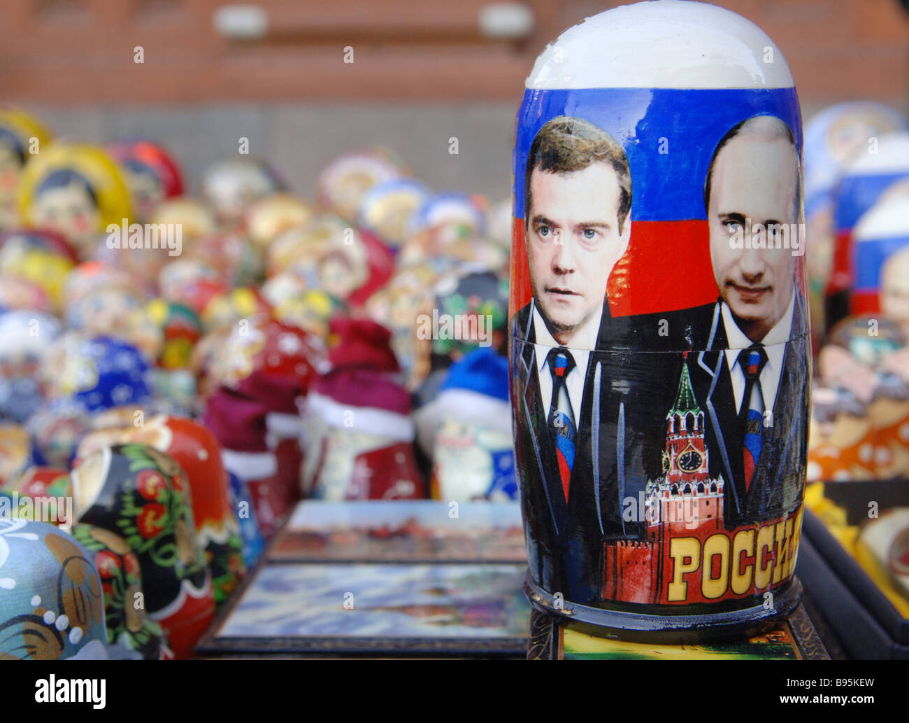 Сувениры с Путиным. Зеркало с Путиным сувенир.