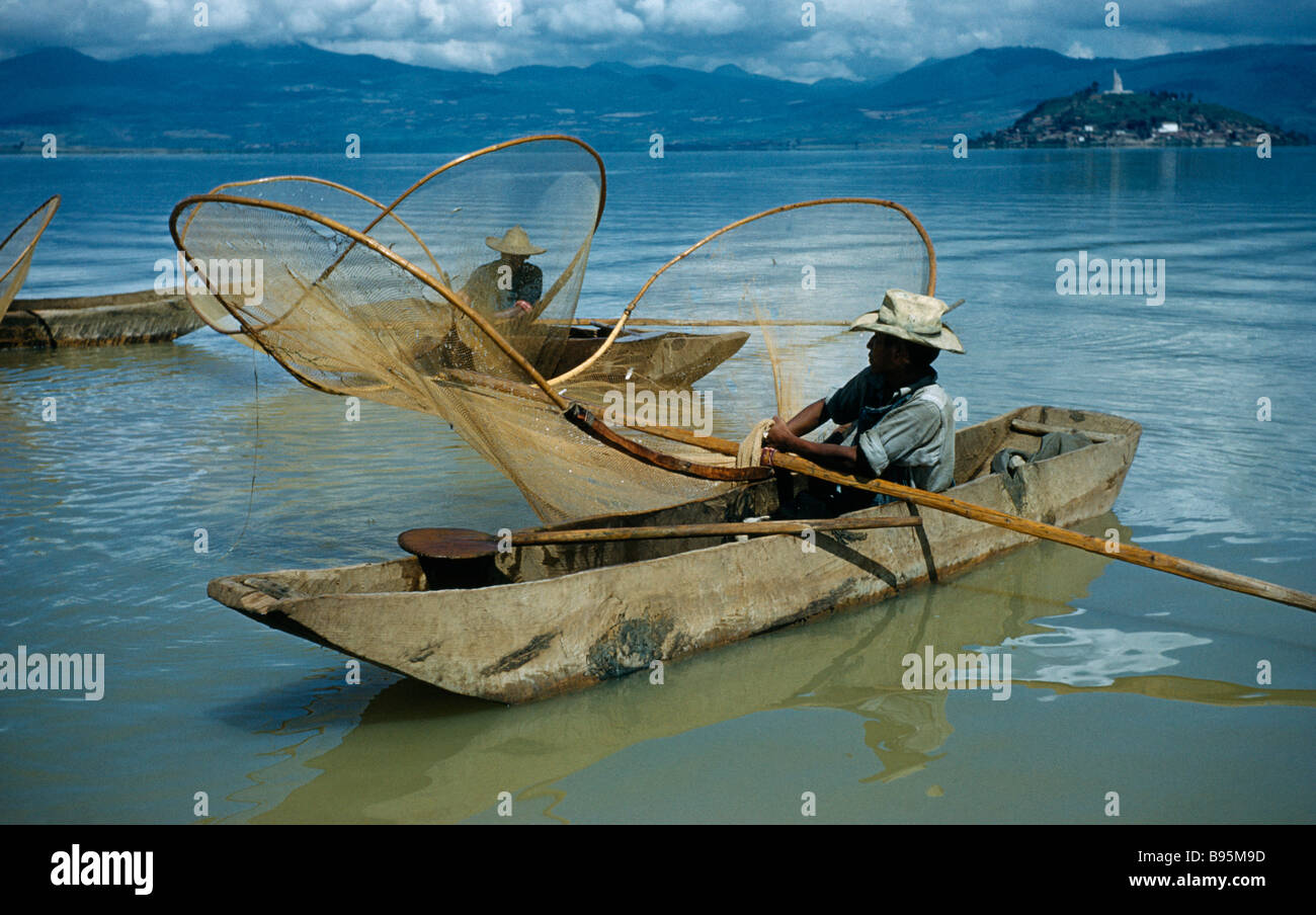 Latin america fishing net hi-res stock photography and images