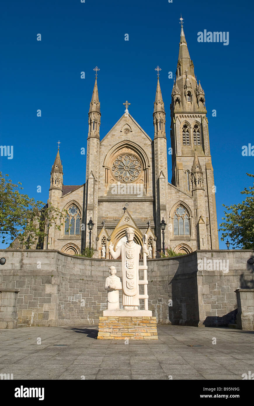 Ireland, County Monaghan, Monaghan Town. St Macartans Cathedral with statue of Saints Macartan and Patrick in foreground. Stock Photo