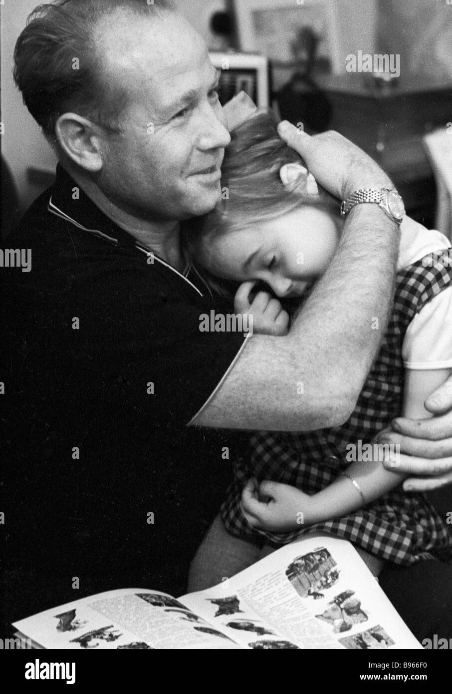 Pilot Cosmonaut Alexei Leonov with his daughter Vika Stock Photo - Alamy