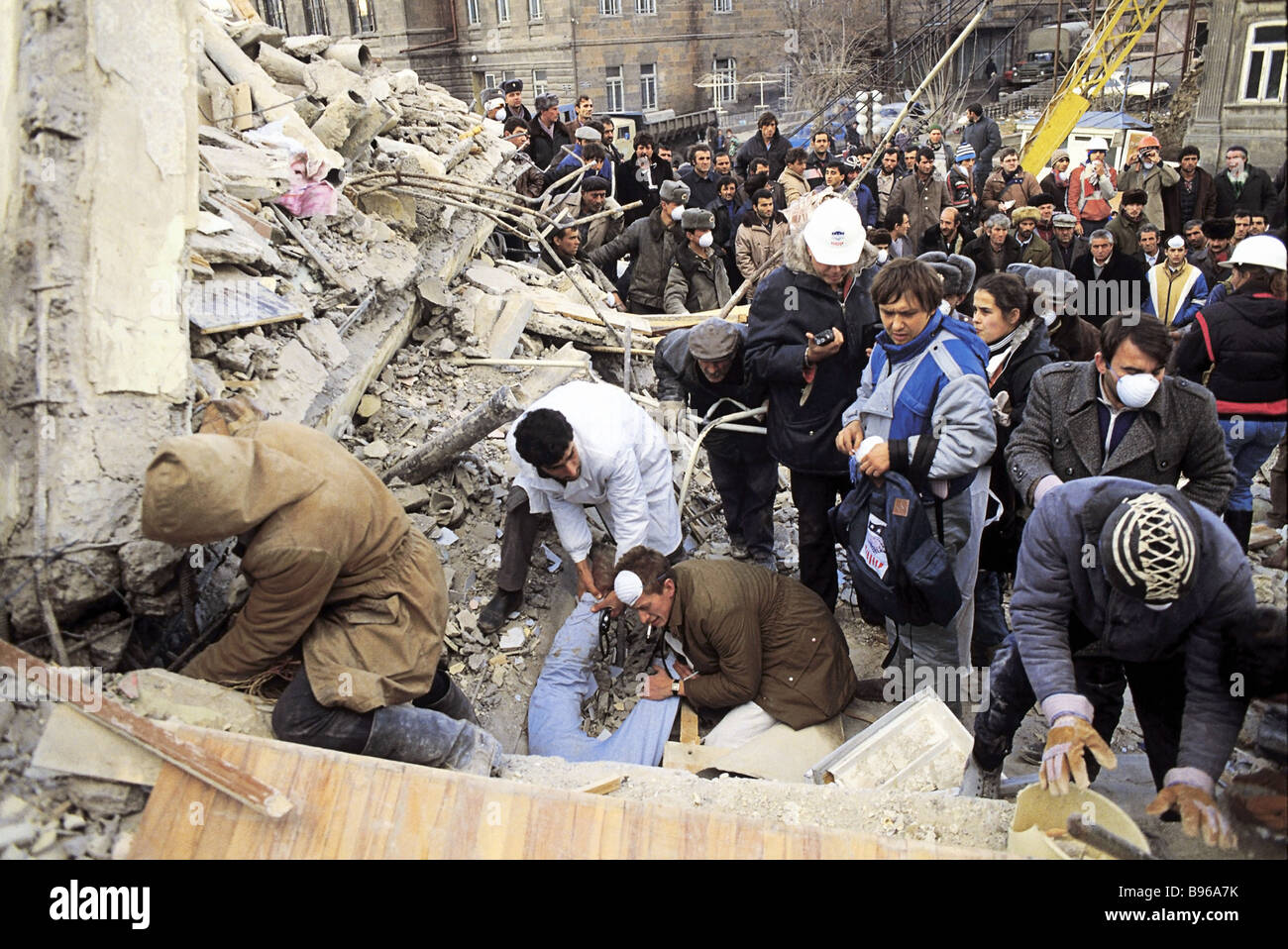 В каком году было сильное землетрясение. Гюмри землетрясение 1988. Землетрясение 7 декабря 1988 Армения Ленинакан. Землетрясение в Спитаке в Армении 1988. Землетрясение в Грузии 1988.