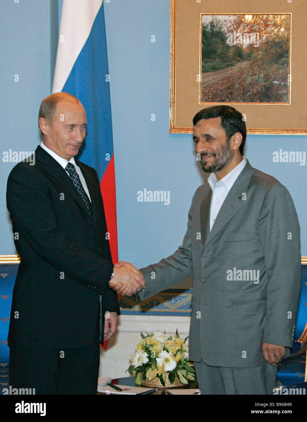 From left to right Russian President Vladimir Putin and Iranian President  Mahmoud Ahmadinejad at a meeting in the Sadabad Stock Photo - Alamy