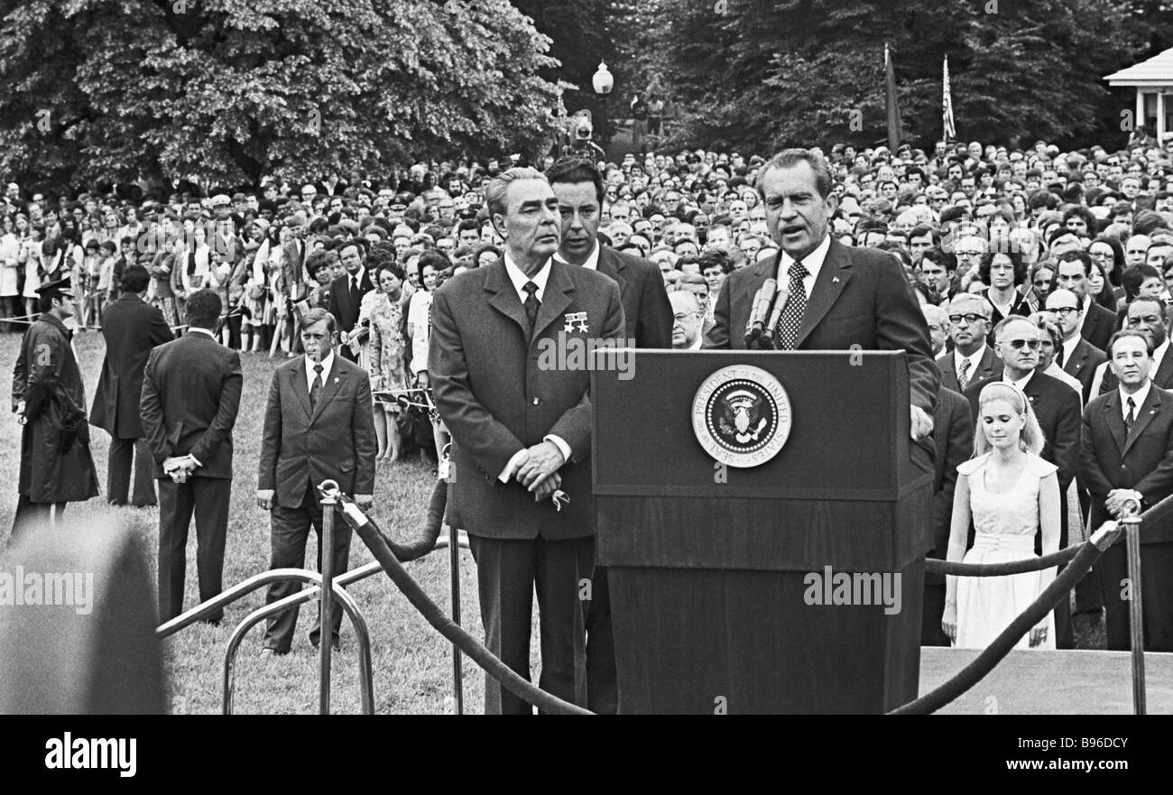 US President Richard Nixon delivers welcome speech in front of the White House in Washington in honor of the Soviet leader Stock Photo