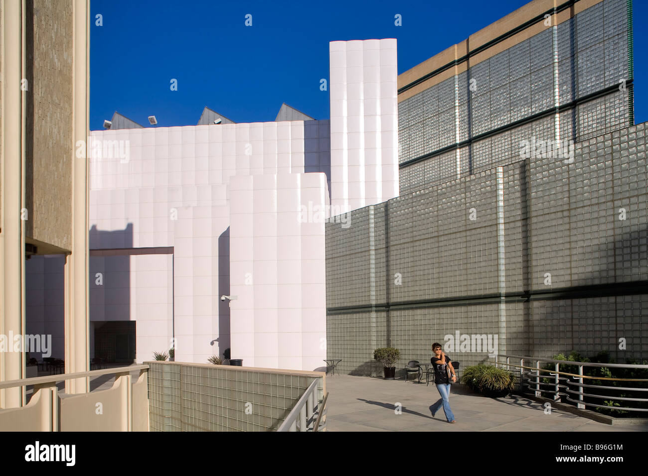 United States, California, Los Angeles, Museum Row, a terrace of the Los Angeles County Museum of Art (LACMA) by architect Stock Photo