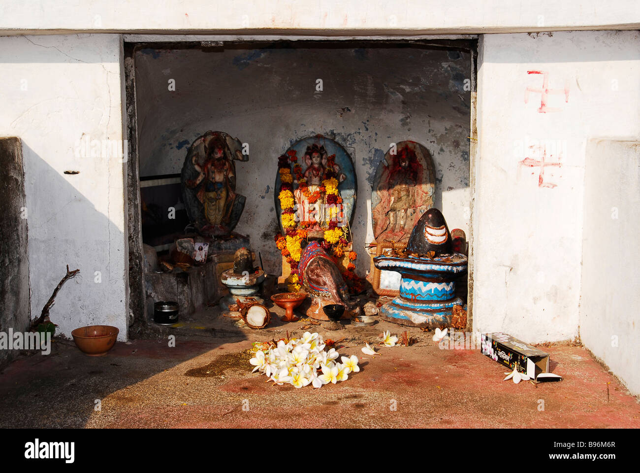 Small shrine to hindu gods hi-res stock photography and images - Alamy