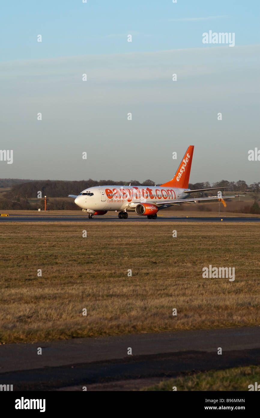 Easyjet Aircraft taking off from Luton Airport Stock Photo - Alamy