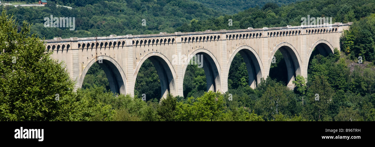 Tunkhannock Viaduct aka Nicholson Bridge, Wyoming County, Pennsylvania, for many years was longest concrete arch bridge in world Stock Photo
