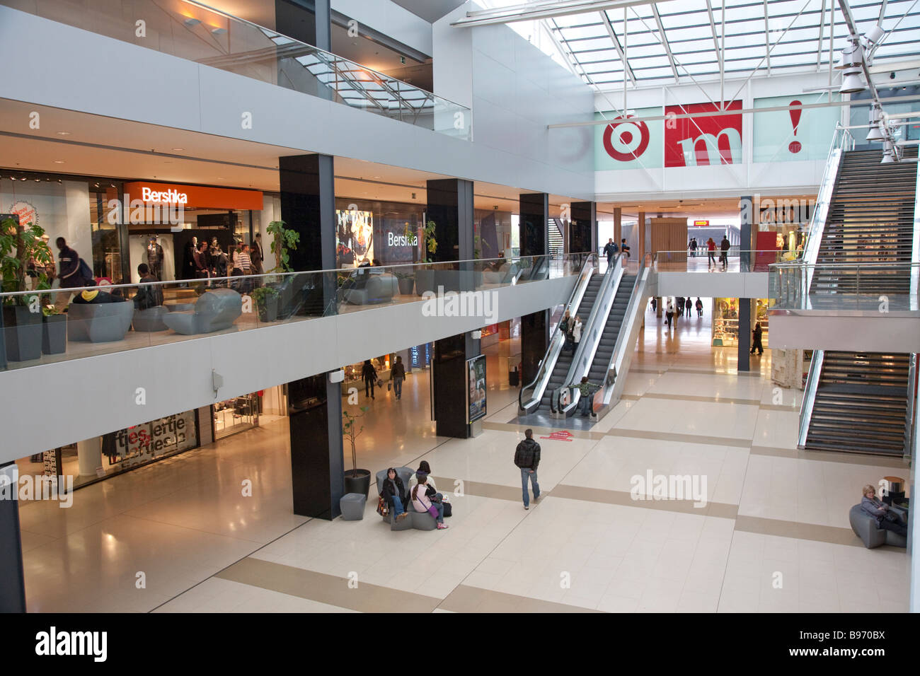 Shopping mall barcelona hi-res stock photography and images - Alamy