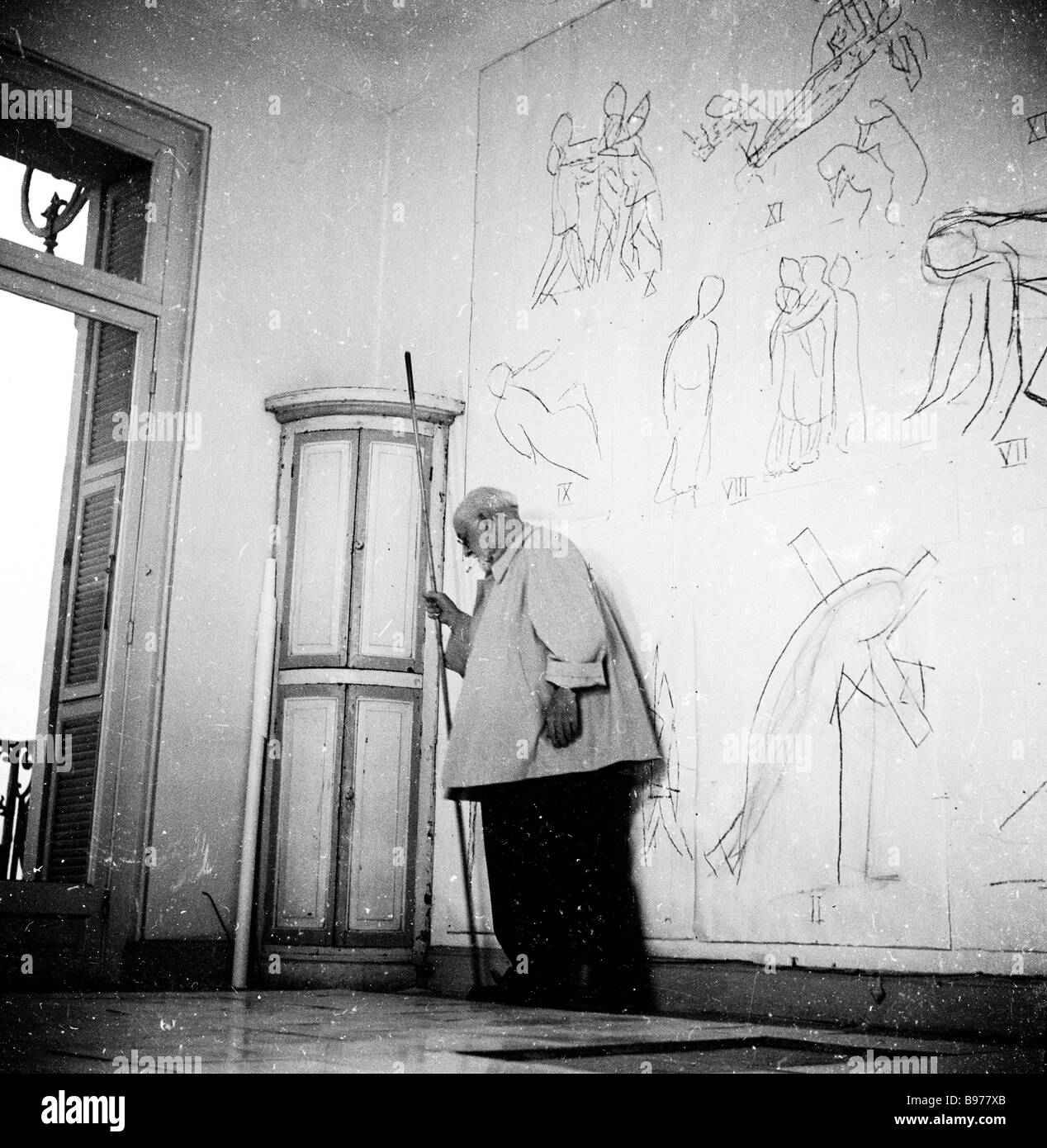 The famous French artist Henri Matisse in his studio with pole, 1951. His major project then were decorations for the Chapel of the Rosary in Vence. Stock Photo