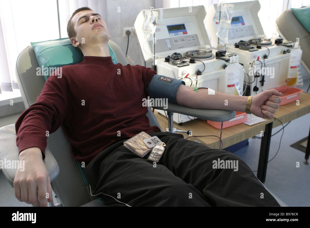 Донор тула. Плазмаферез. Донорство плазмаферез. Аппарат для переливания крови. Переливание крови через аппарат.