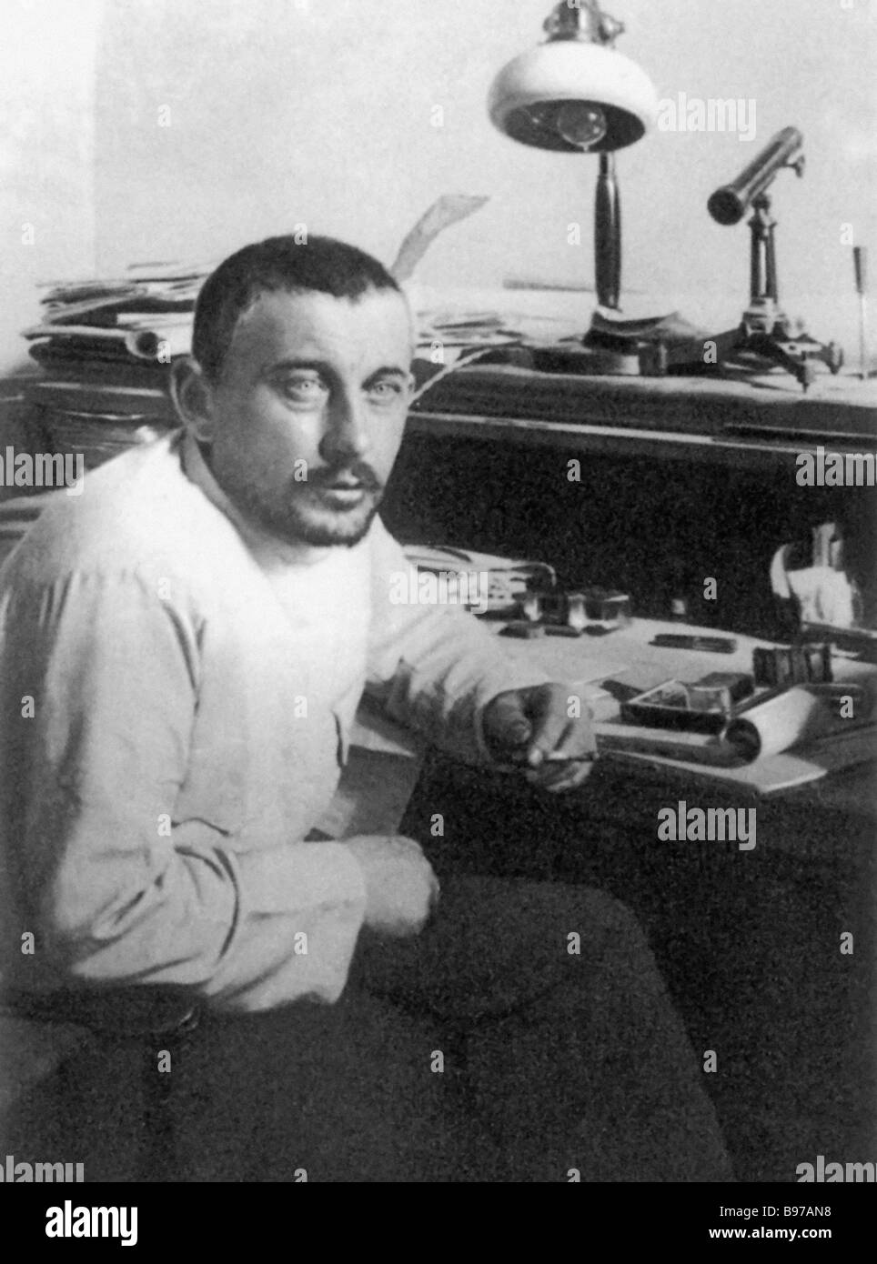 Бонч бруевич 1918. Михаил александрович бонч-бруевич русский инженер. Бонч бруевич 1918. Михаил александрович бонч-бруевич русский инженер. Михаил александрович бонч-бруевич.