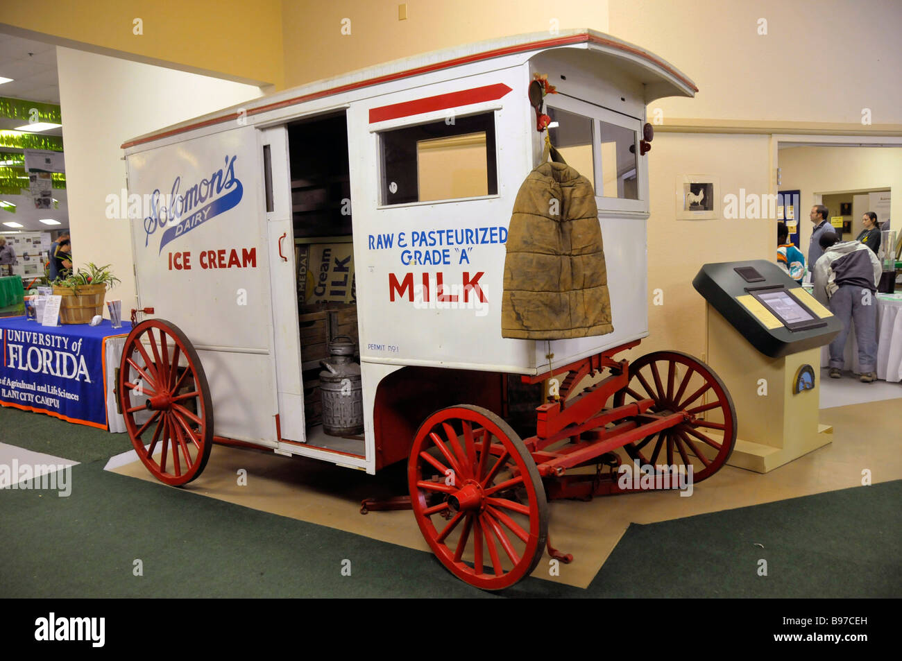 solomon-s-dairy-antique-milk-wagon-on-display-at-florida-state-fairgrounds-B97CEH.jpg
