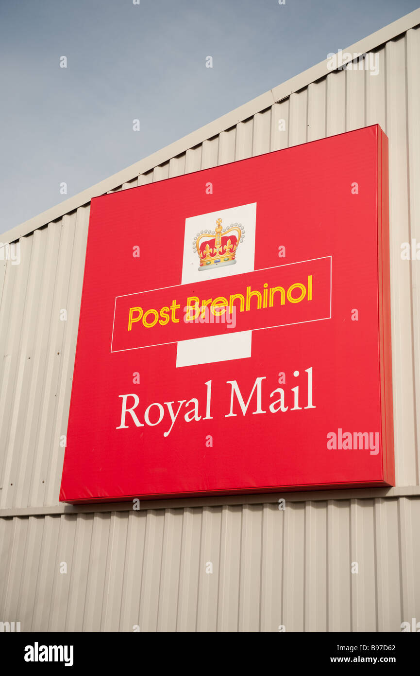 Bilingual welsh english language Royal Mail sign on distribution depot Stock Photo