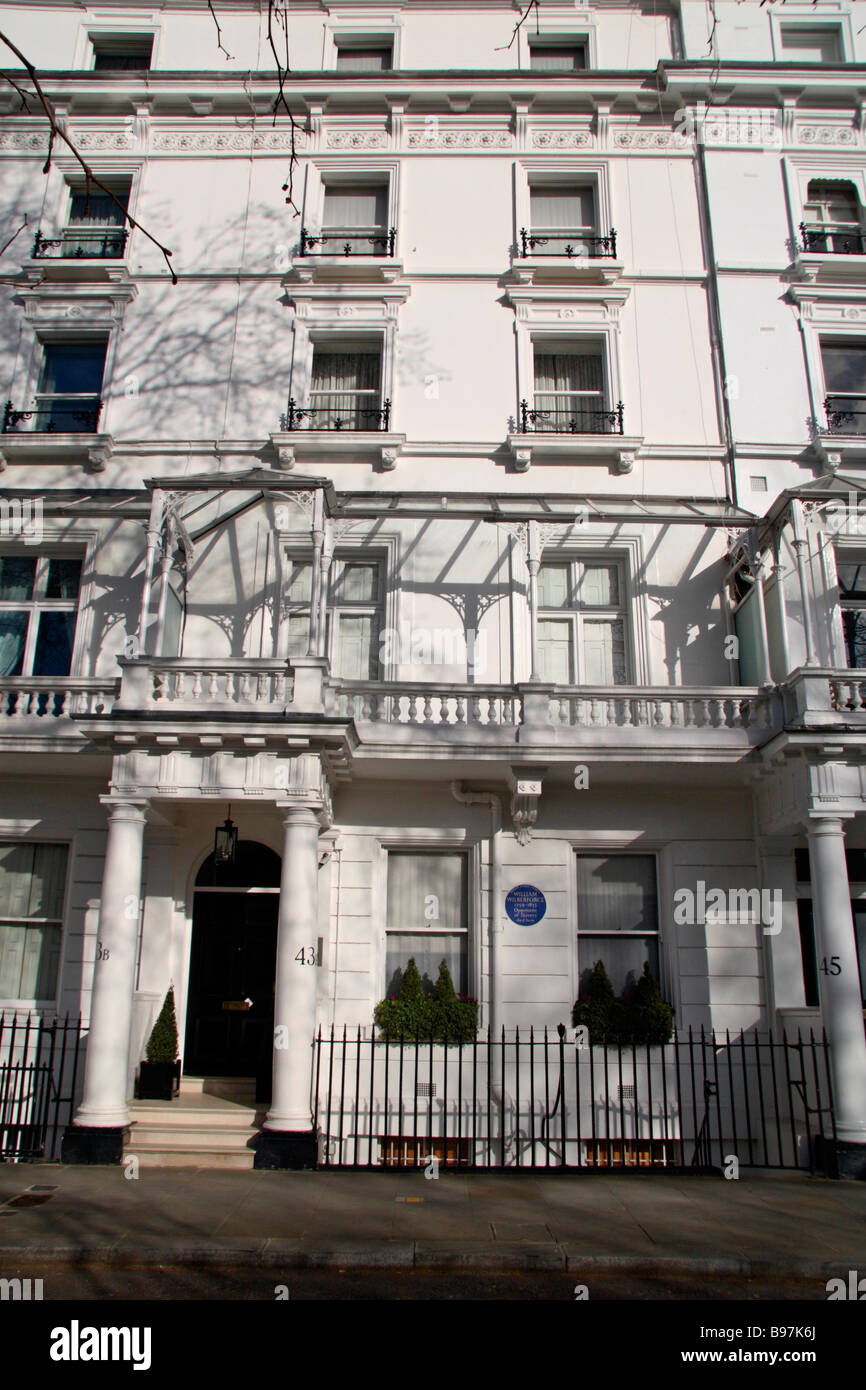 No 44 Cadogan Place, where the opponent of slavery, William Wilberforce died in 1833. A blue plaque marks the building.  Mar 200 Stock Photo