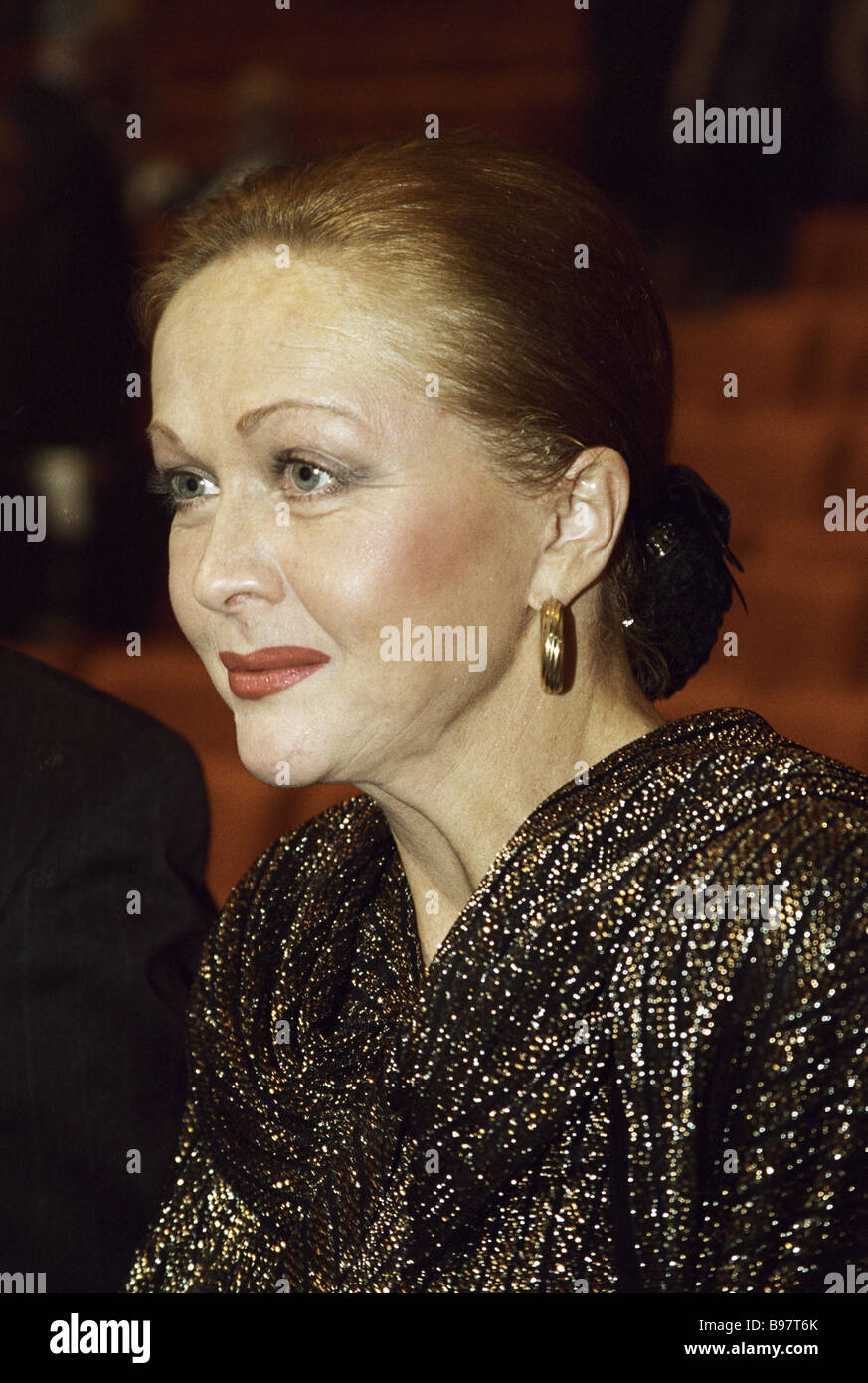 Singlim dugonasiga seks videosi bilan yordam berishga qaror qildi.