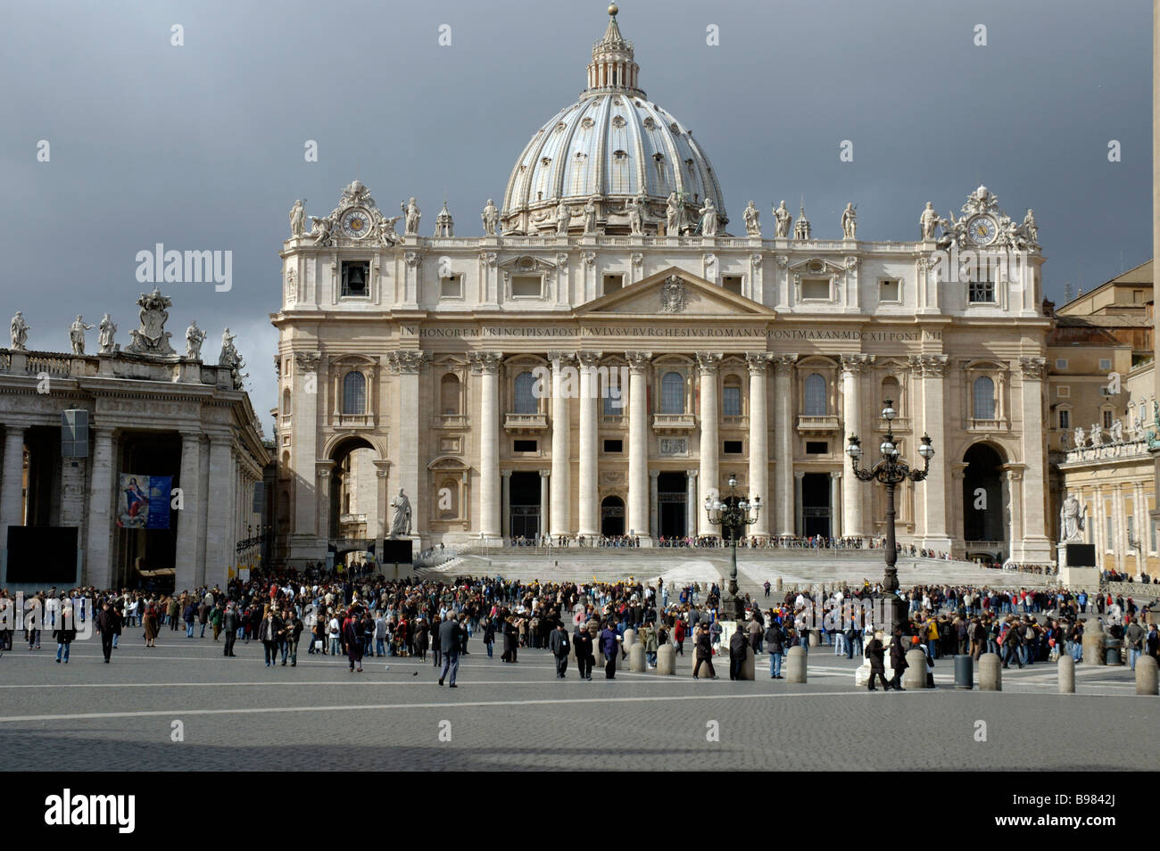 The Vatican St Peter's Basilica Church Facade Dome Crowds In St Peter's ...