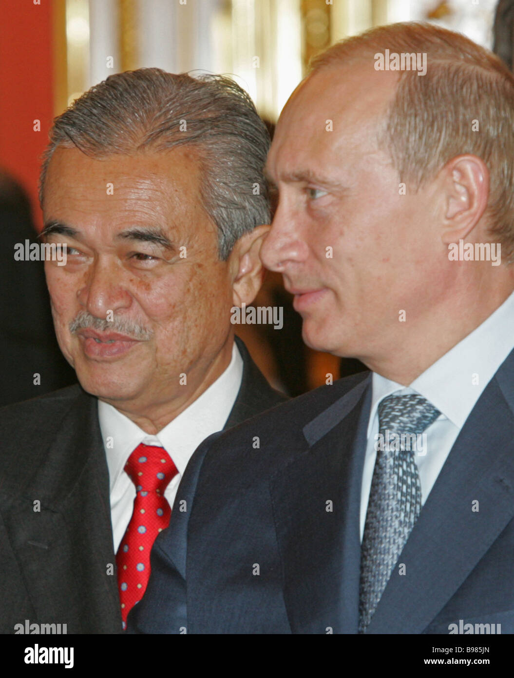 From Left To Right Malaysian Prime Minister Abdullah Ahmad Badawi And Russian President Vladimir Putin Before Russian Malaysian Stock Photo Alamy