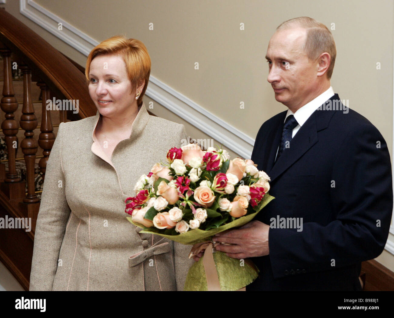 Людмиле александровне путиной. Putin and Lyudmila 2005. Людмила Путина в Ново Огарево. Дом Людмилы Путиной. Людмила Александровна Путина домашнее.