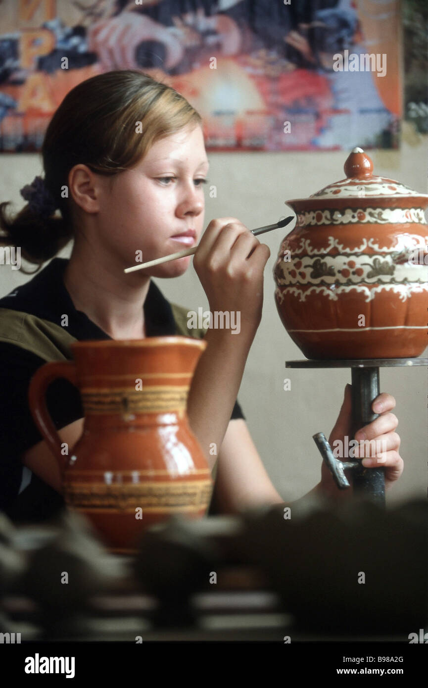 Pottery making in the village of Tavolga Sverodlovsk region Stock Photo