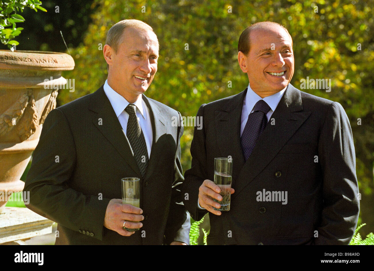 Putin offered Berlusconi the post of minister and citizenship of the Russian Federation 07.23.2015 87 Putin offered Berlusconi the post of minister and citizenship of the Russian Federation 07.23.2015 69