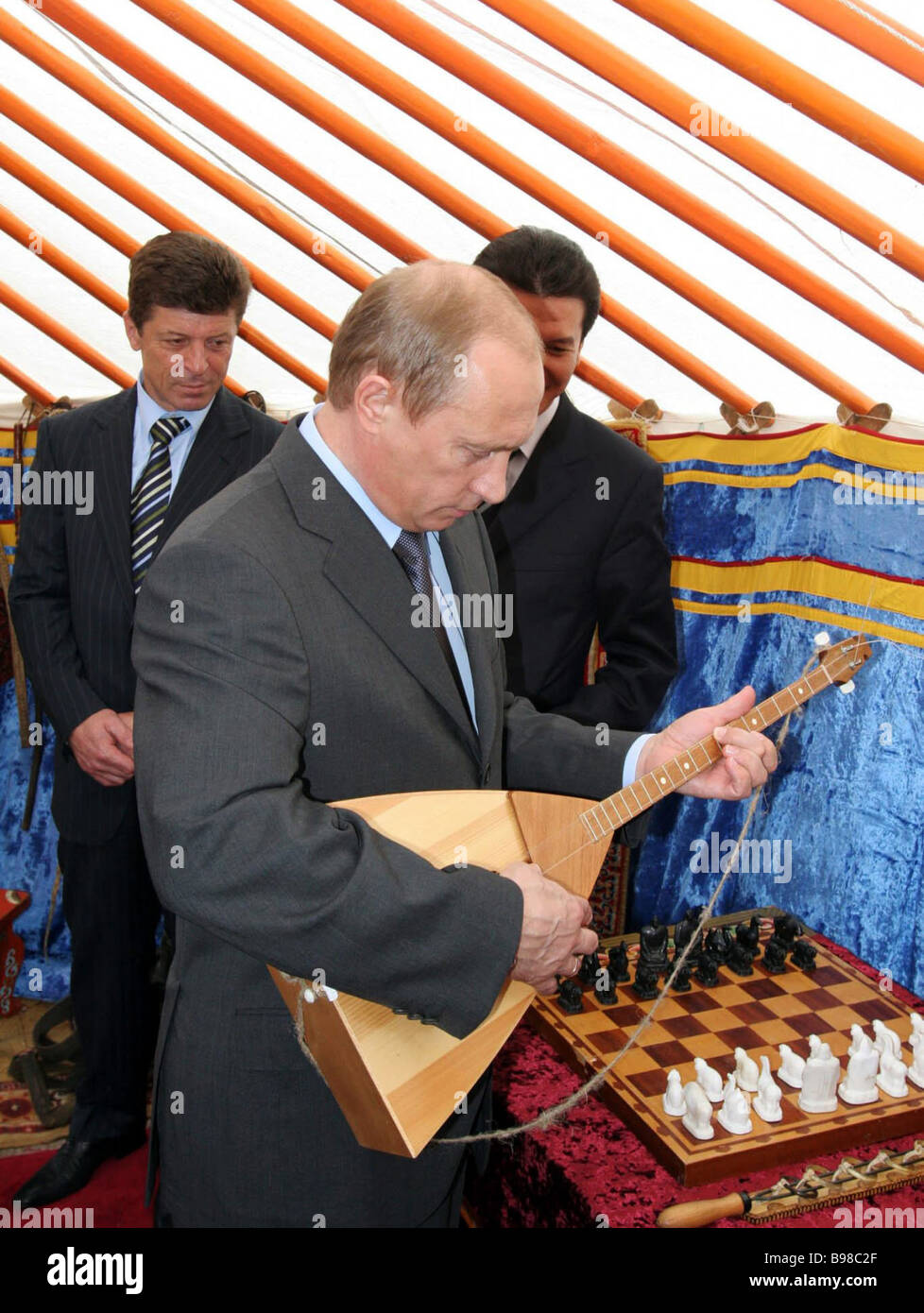 Футболка я в доме хозяин. Хозяин я отключил твою деградацию кот мем. Я хозяин вся страна. Одна палка два струна. Балалайка два струна я хозяин.